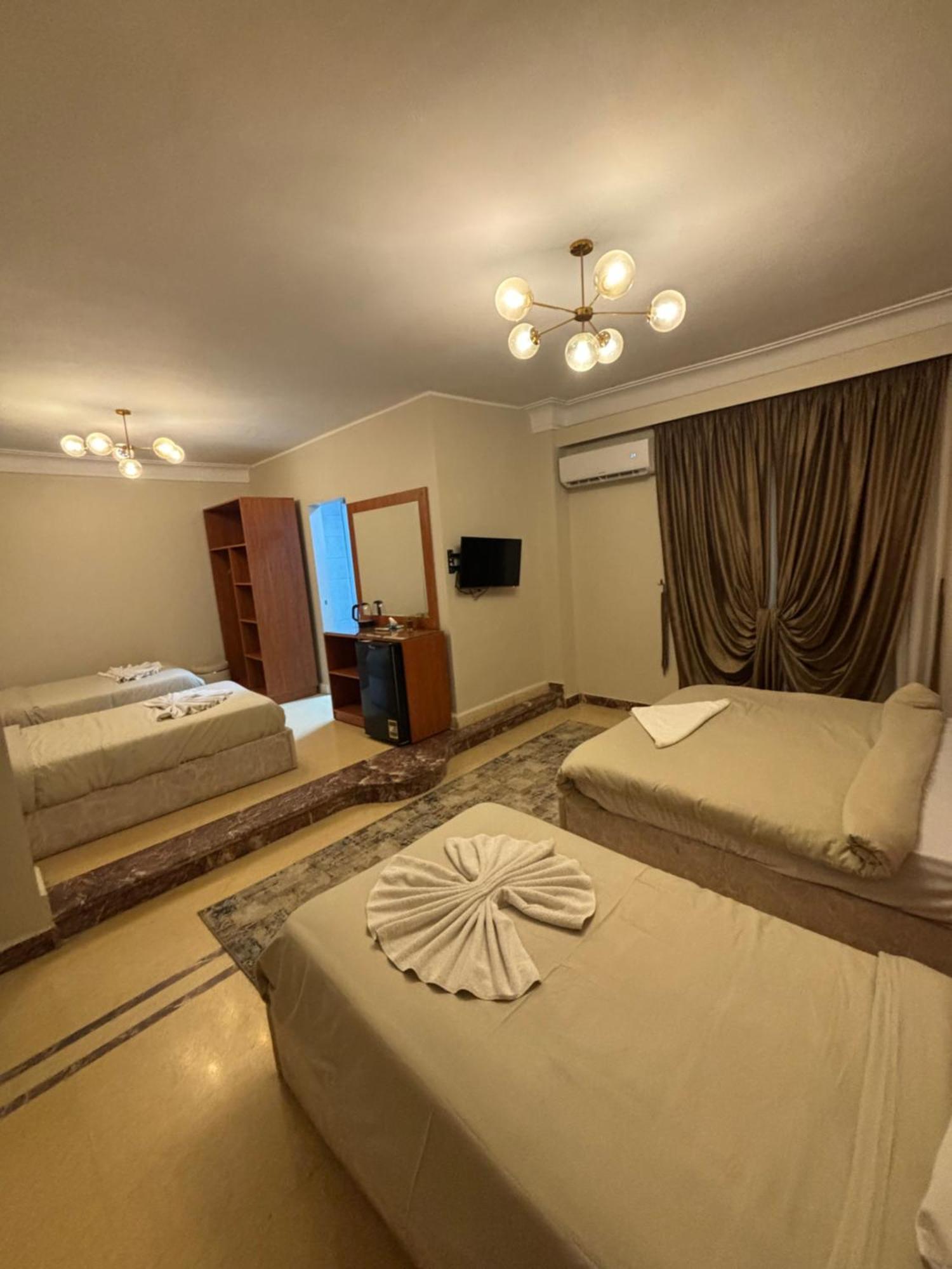Solima Pyramids Inn Kafrat al Jabal Bagian luar foto